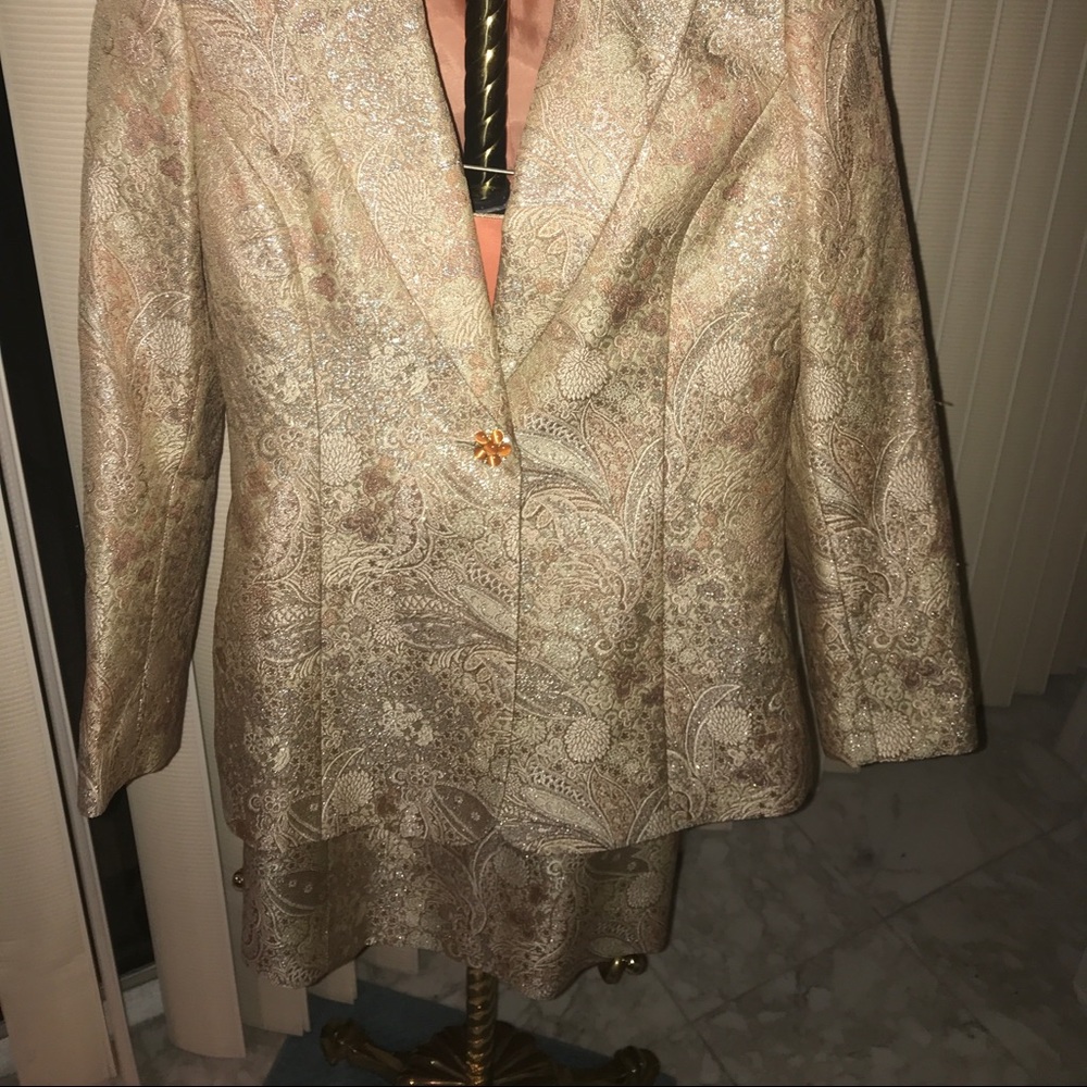 Albert Nixon Boutique Gold Jacquard  3Pc Suit NWOT